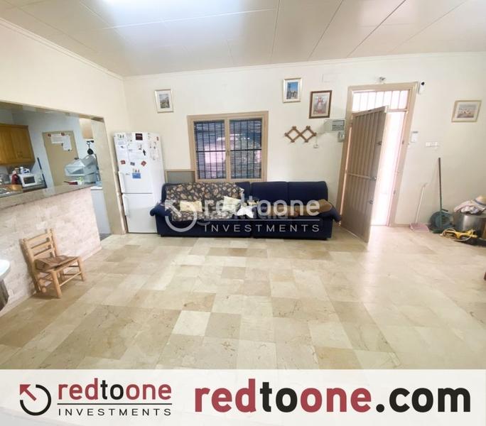 Foto 4c61f87b-7ed5-41bd-8c77-32b7c591c771. Chalet  muy próximo al núcleo urbano en Novelda