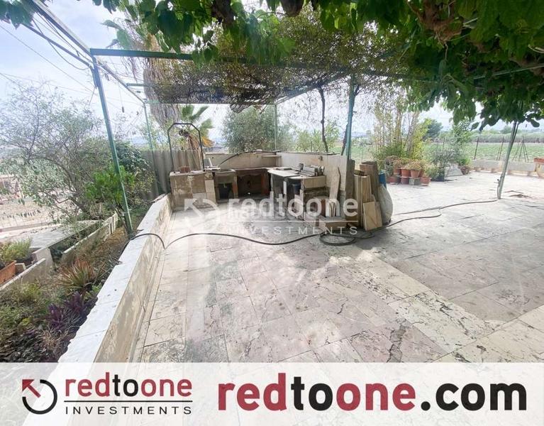 Foto c3cb4b7d-4569-4baa-810f-681e87b73e9c. Chalet  muy próximo al núcleo urbano en Novelda