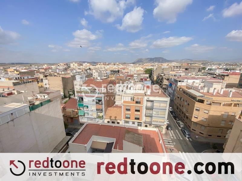 Foto be5e6b5e-d00f-42b2-8d82-3f1c2f081154. Ático impresionante ático con amplia terraza en Florida Baja Alicante