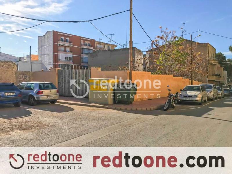 Foto b3c238ce-0063-4400-b393-be340d1d130b. Terreno residencial solar en pleno núcleo urbano en Monòver