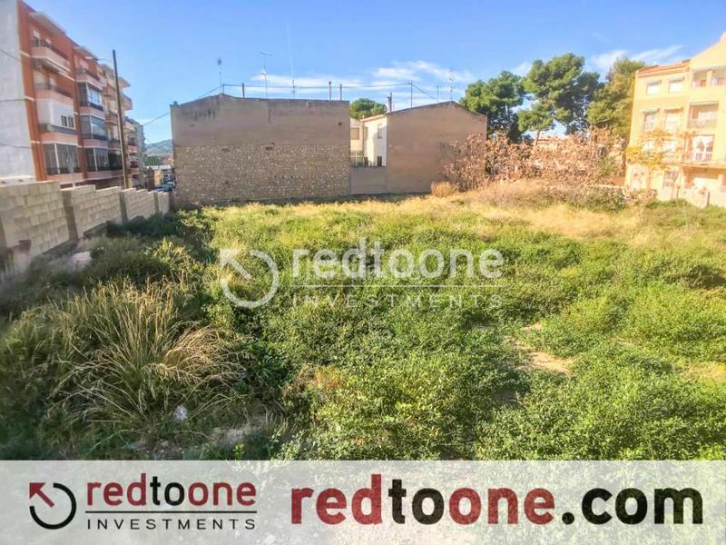 Foto bca0df41-4bd2-4eaf-8c7a-ac78b4178d25. Terreno residencial solar en pleno núcleo urbano en Monòver