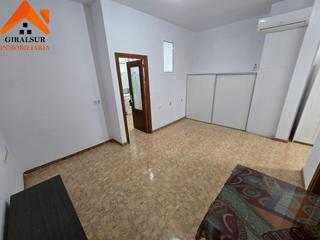 Local Comercial en Calle Pekín