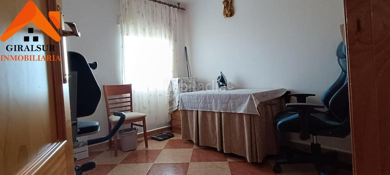 Foto ab57b25d-3e91-4d14-a8dc-65ba6d53e3f5. Piso  en venta en plaza azahin en Parque Alcosa Sevilla