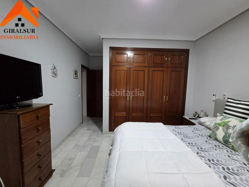 Foto 1dfbd72f-d373-48f8-ab37-5b915cc85170. Piso  en venta de vpo este en colores - entreparques Sevilla