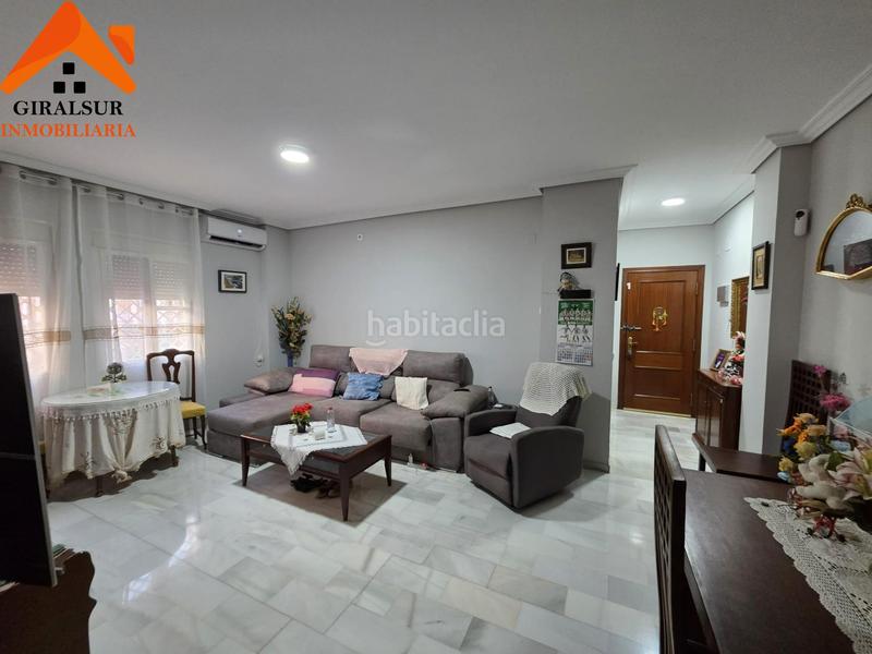 Foto 26baa140-cb9a-4271-9b63-c0c978037700. Piso  en venta de vpo este en colores - entreparques Sevilla