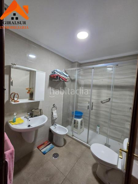 Foto 6755a82a-f2f7-42b7-8eb0-d2ea9b539e75. Piso  en venta de vpo este en colores - entreparques Sevilla