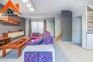 Casa adossada a Palmete. Casa adosada en venta en sevilla este