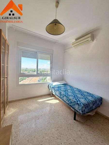 Foto c230c652-dda3-48af-a09a-25cb51e9515e. Pis amb aparcament a colores - entreparques Sevilla