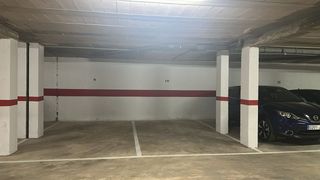 Alquiler Parking coche en Calle hinojos 43. Amplio garaje