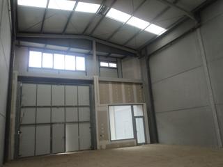 Lloguer Nau industrial a Villafranca de Córdoba. Nave de 160 m2 en villafranca. diáfana. instalación eléctrica.