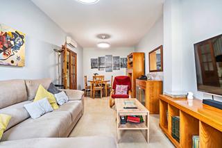 Casa en Dalas. Triplex en dalas con patio y stano