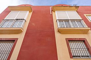 Planta baixa a Plaza de Toros - Santa Rita. Bajo de tres dormitorios , todo exterior.