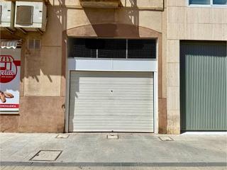 Aparcament cotxe a Calle julian arcas l (r) 1. Cochera y trastero en venta en el centro de roquetas de mar, jul