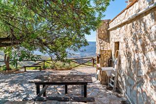 Masia en Instincin. Finca con casa en parque natural