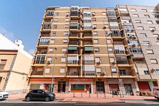 Appartement à Avenida ns de montserrat 25. Vivienda de 4 dormitorios en el centro de la ciudad.