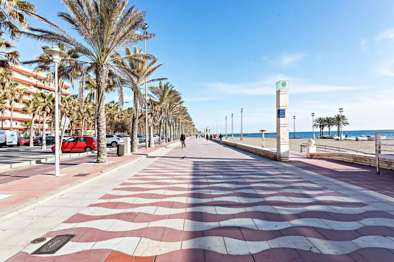 Foto 1670c3df-7d4b-4028-96ef-6aa21d9fddbe. Alquiler piso no sueñes más! alquila este piso y vive a un minuto de la playa, larga duracion en Almería