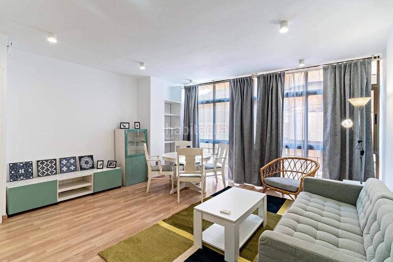 Foto b4a6f7c7-c2d6-4770-ba93-4b365444655d. Location appartement avec parking dans Centro Almería