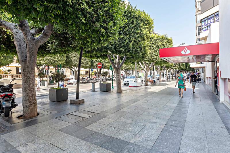Foto be5d04e4-76cf-4b80-af18-a650d59a8722. Location appartement avec parking dans Centro Almería