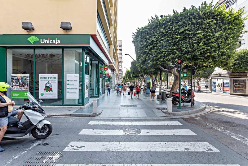 Foto c6303322-9647-41f5-a268-5f18a4856f42. Location appartement avec parking dans Centro Almería