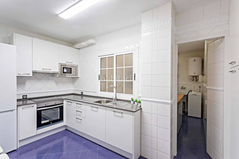 Foto f66a7401-6092-4d97-8056-553b917020a4. Rent flat with parking in Centro Almería