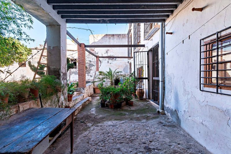 Foto 0dfdec26-592d-4b38-94d0-236a5eadbe3b. Casa amb aparcament a Berja