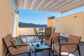 Pis a La Envía. Una vivienda muy amplia con una terraza maravillosa en la envía