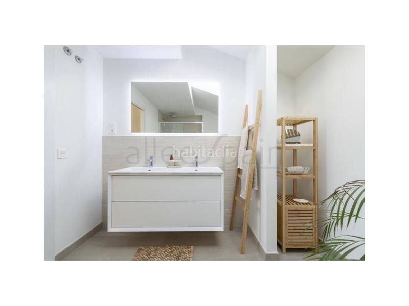 Foto 5bd8197e-43a2-410c-a978-73766e47bdba. Ático apartamento listo para entrar con vista espectacular al mar en Fuengirola