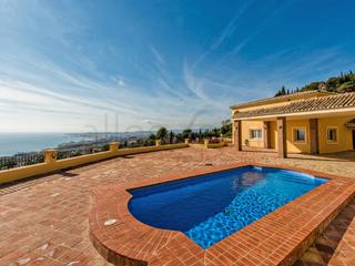Casa a La Capellanía - El Higuerón. Villa con magníficas vistas al mar.