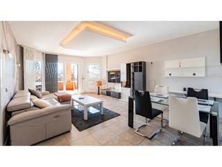 Lloguer Apartament  Avenida retamar. Apartamento en esquina con orientación sur