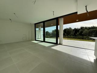 Apartament  N/a. Exclusiva vivienda moderna con jardín privado en higuerón