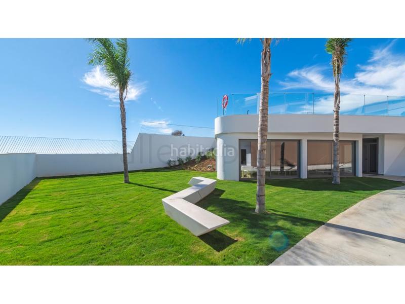 Foto deb06c53-9d47-45dd-b3a3-d6c586201b67. Affitto casa bifamiliare con parcheggio in El Faro de Calaburra - Chaparral Mijas