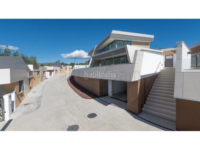 Foto 2b1b714a-478f-4d72-9d15-779654a18616. Rent towny house with parking in El Faro de Calaburra - Chaparral Mijas