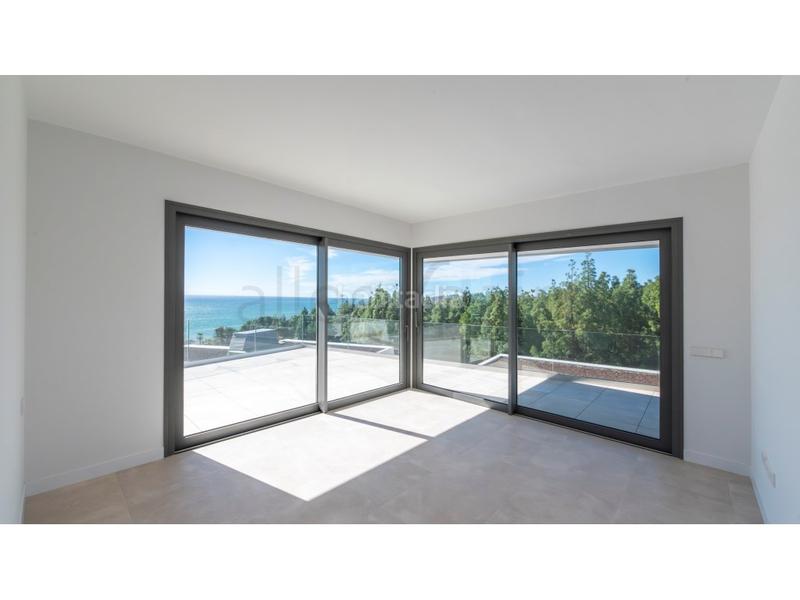 Foto 76ba5986-f078-4c6f-8500-390d40415408. Rent towny house with parking in El Faro de Calaburra - Chaparral Mijas