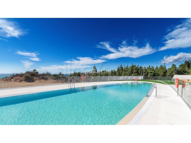 Foto 7af365f7-bd2f-4b32-ab6c-f6570e37e742. Rent towny house with parking in El Faro de Calaburra - Chaparral Mijas