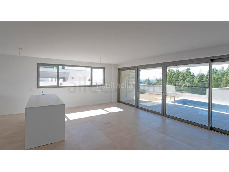 Foto 8ad8b600-a235-47c3-a744-4a463e428a71. Rent towny house with parking in El Faro de Calaburra - Chaparral Mijas