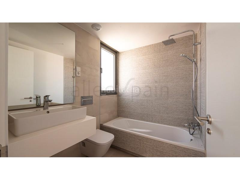 Foto dbb08967-d0b0-49f1-bfbf-7e27099c880c. Rent towny house with parking in El Faro de Calaburra - Chaparral Mijas