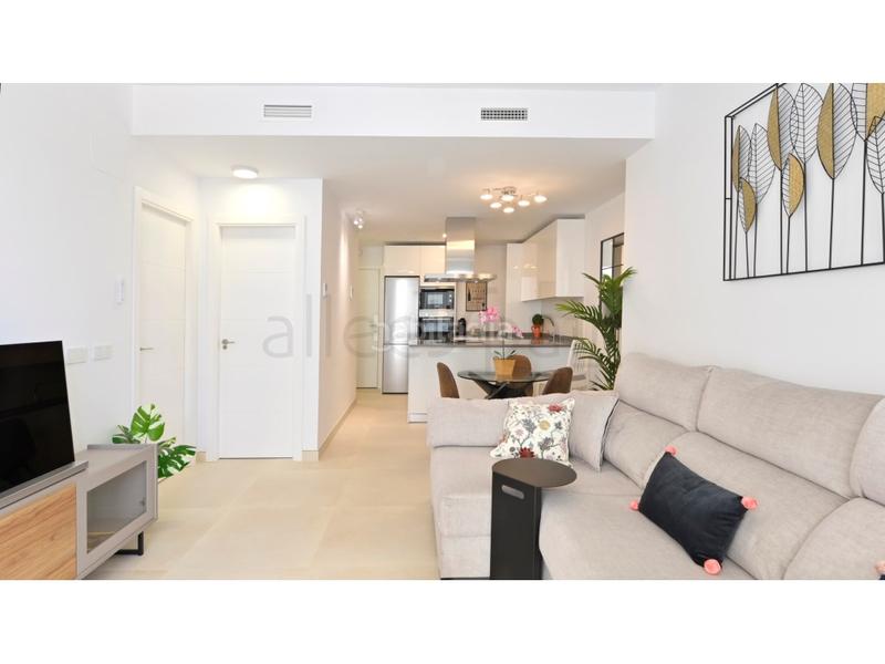 Foto 4604d0a8-398e-4382-9f2e-4c1dedc7c45d. Rent apartment with parking in Las Gaviotas - Carvajal Fuengirola