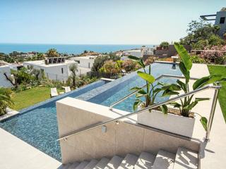Maison  N/a. Exclusiva villa en la falda de la montaña de mijas con espectacu
