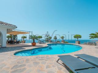 Maison jumelée  N/a. Villa mediterránea elegante con vistas panorámicas al mar