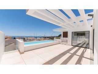 Casa en Casablanca - La Viñuela. Vivienda aislada con piscina privada en benalmádena pueblo.