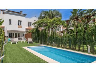 Casa a schiera in La Capellanía - El Higuerón. Adosado con jardín y piscina privada en el higuerón, benalmádena