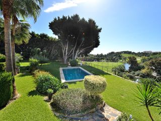 Miete Reihenhaus in Nueva Torrequebrada. Adosado moderno, con impresionantes vistas al campo de golf.