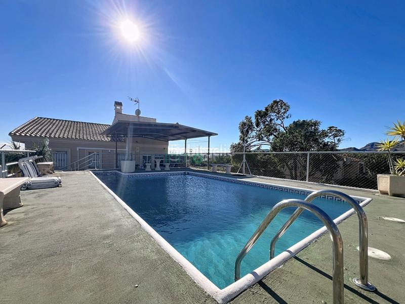 Foto c0ecacba-c3d6-4824-93bc-ba49cdbcd7b0. Chalet with parking pool in San Juan de los Terreros