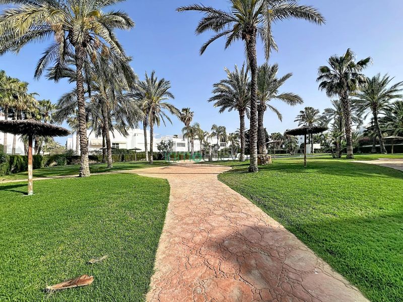 Foto 09644cc3-ed55-4e53-9bab-033478cf2f43. Lloguer àtic amb aparcament a Puerto Rey Vera