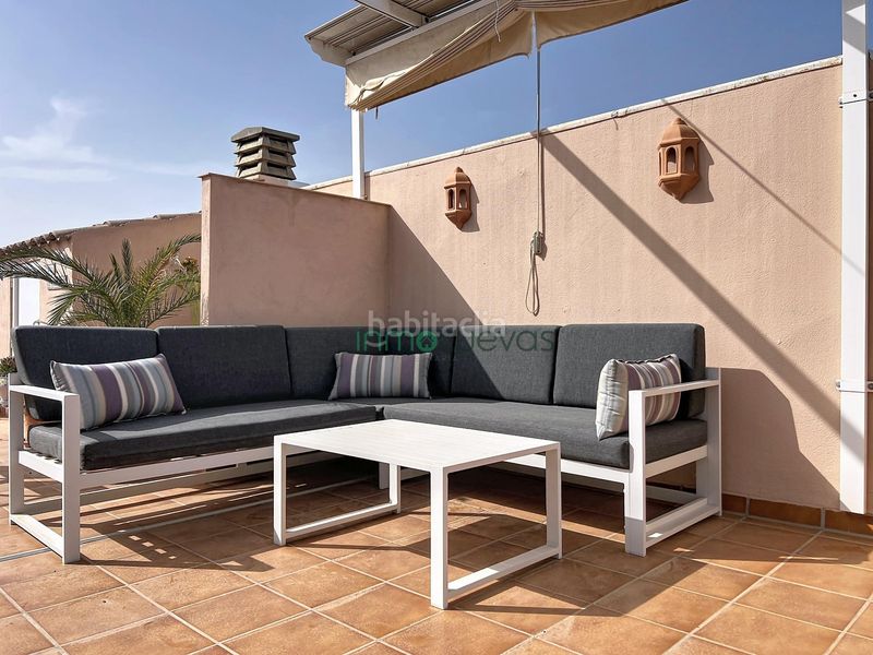 Foto 6a39a0ed-fbb6-42b3-9d12-2b4229875499. Lloguer àtic amb aparcament a Puerto Rey Vera