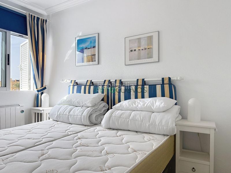 Foto 725a05ee-0a86-48d7-b949-6ebb1f8f5fe8. Lloguer àtic amb aparcament a Puerto Rey Vera