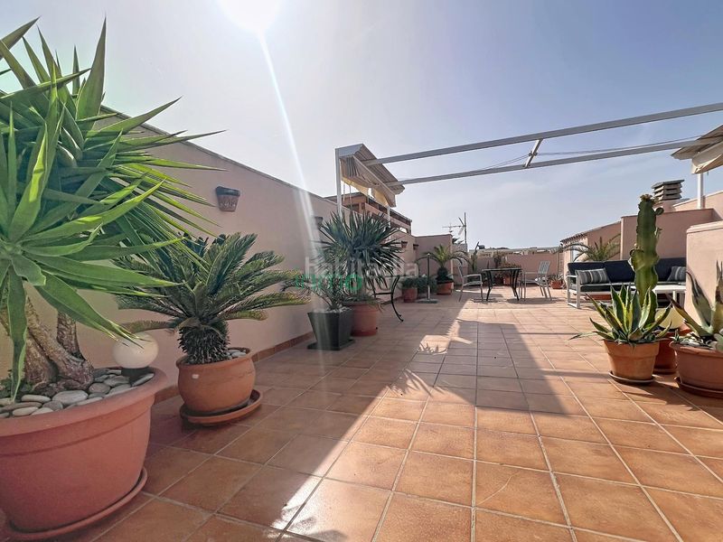 Foto 960ce8b7-f40f-4e3d-b34e-e8a89e625735. Lloguer àtic amb aparcament a Puerto Rey Vera