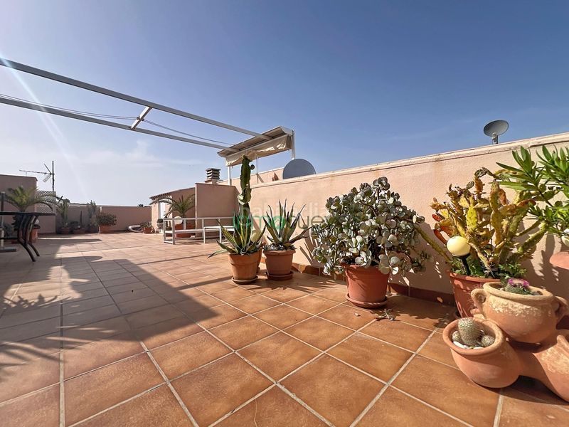 Foto e72812ad-afed-4a3b-a746-3cf66acbfacd. Lloguer àtic amb aparcament a Puerto Rey Vera