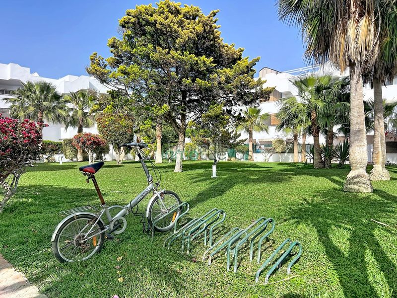 Foto f6f79d11-de19-43a8-8e1d-a2f511837956. Lloguer àtic amb aparcament a Puerto Rey Vera