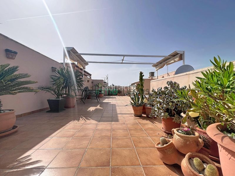 Foto f79187df-a7a7-4ddd-9a45-ad4de5d65590. Lloguer àtic amb aparcament a Puerto Rey Vera